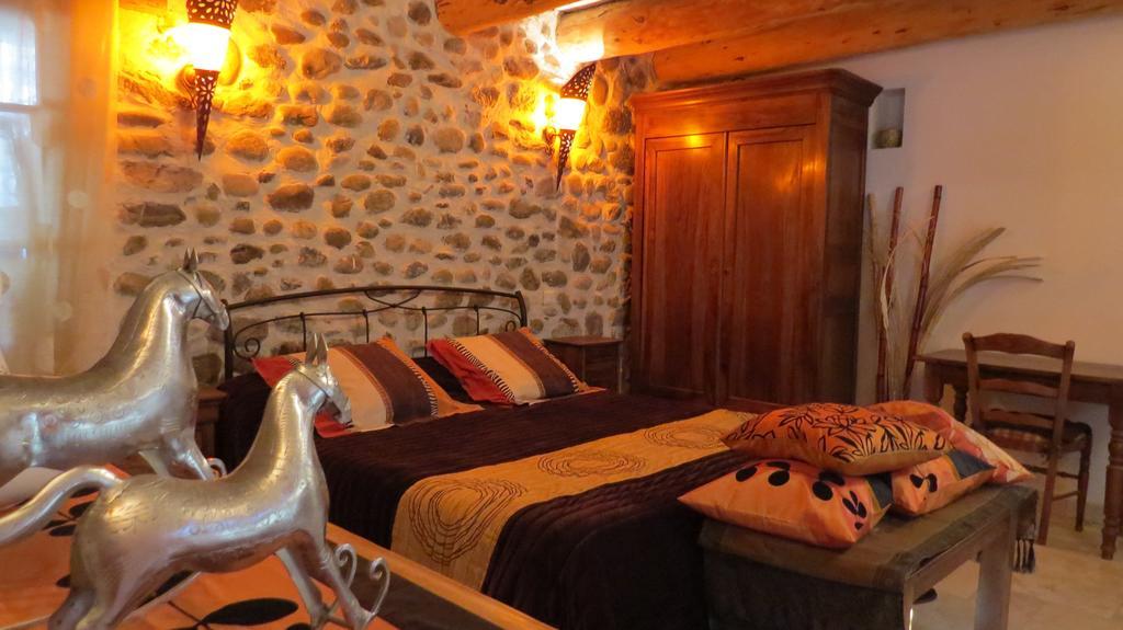 Les Gites D'Eliane Laragne Room photo